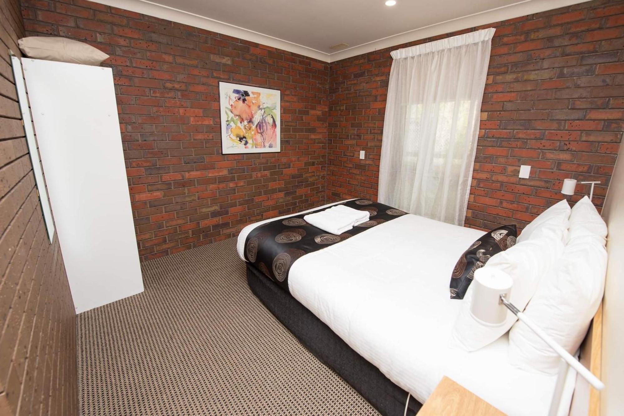 Jacaranda Holiday Units Swan Hill Extérieur photo