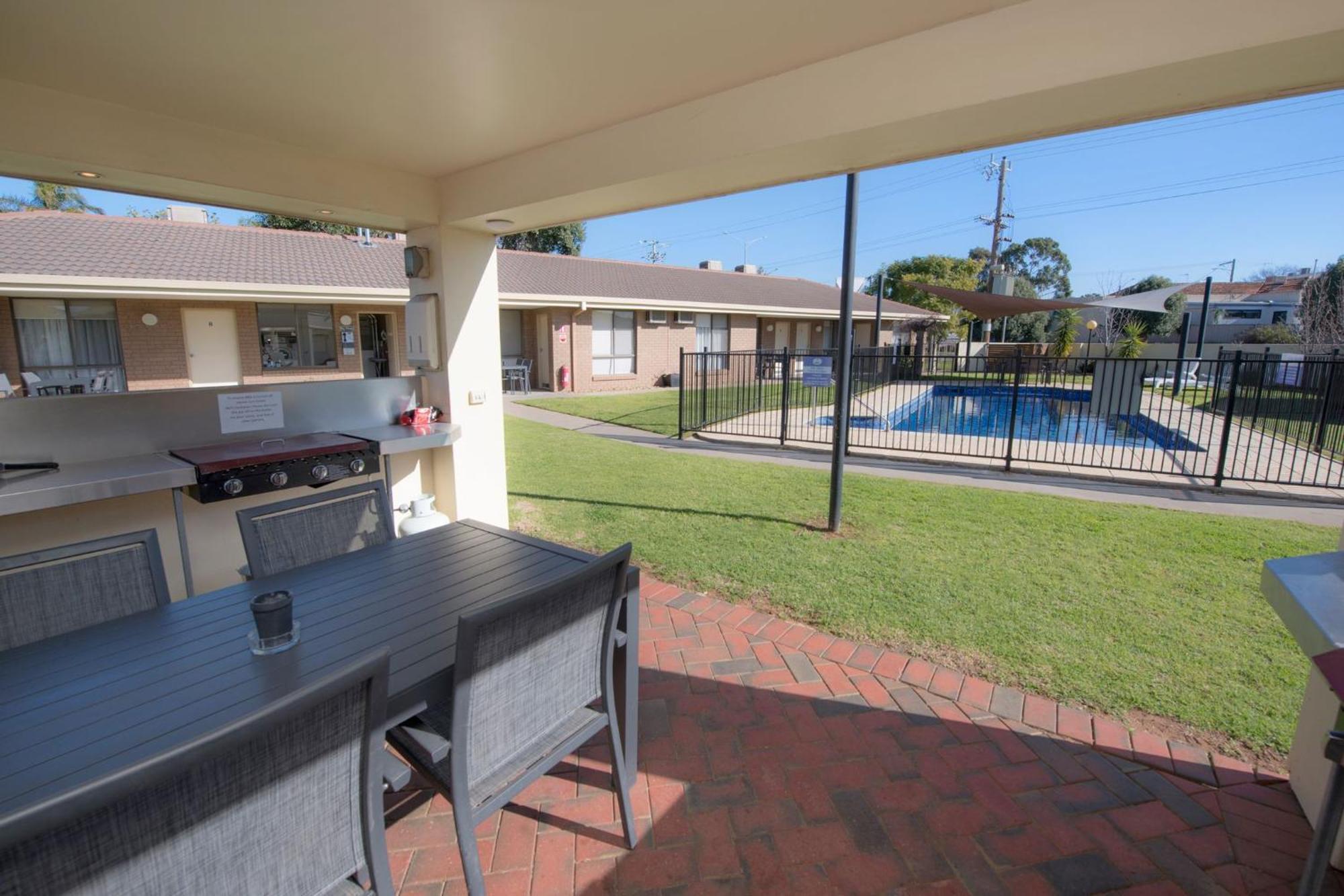 Jacaranda Holiday Units Swan Hill Extérieur photo
