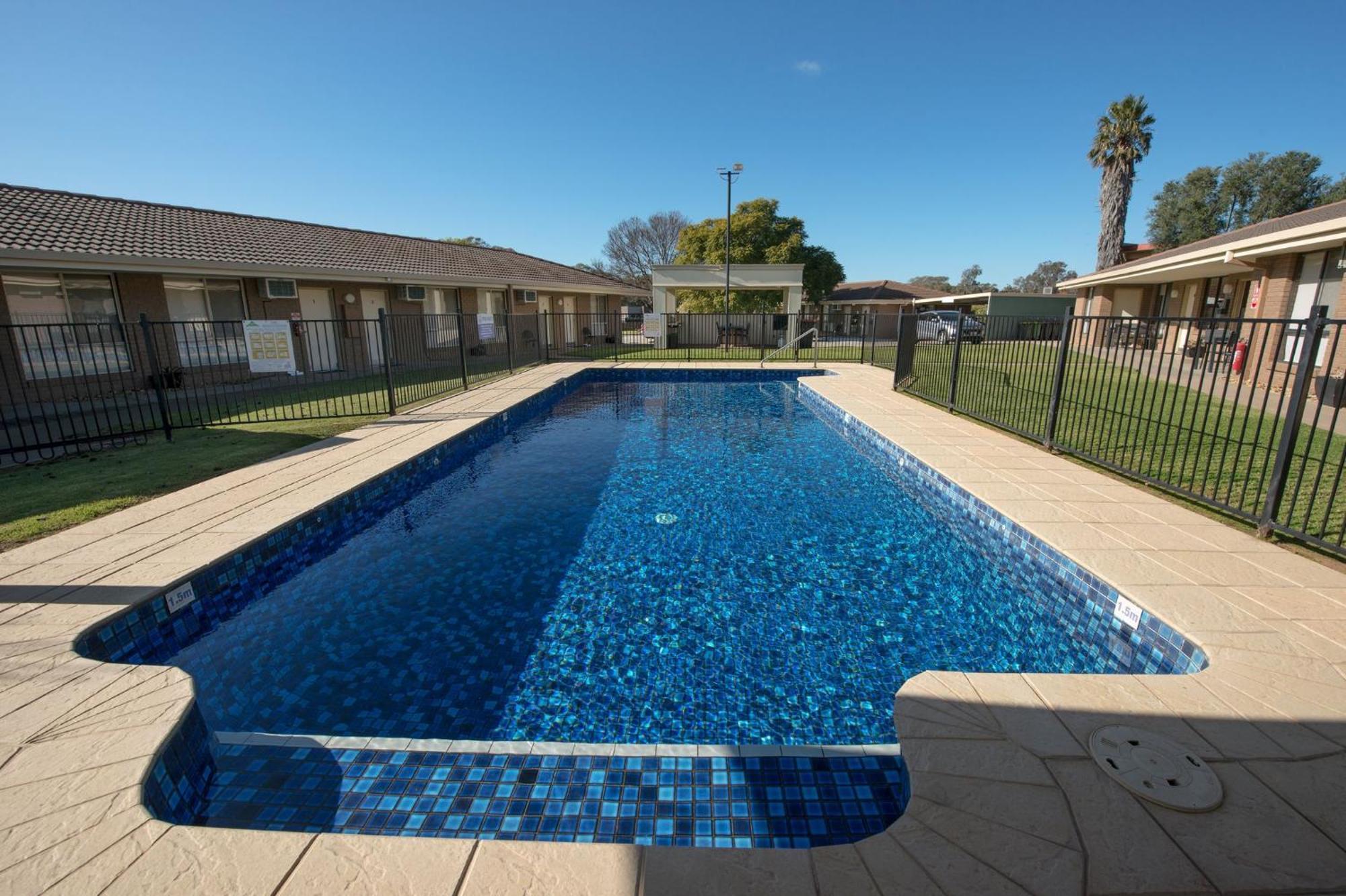 Jacaranda Holiday Units Swan Hill Extérieur photo